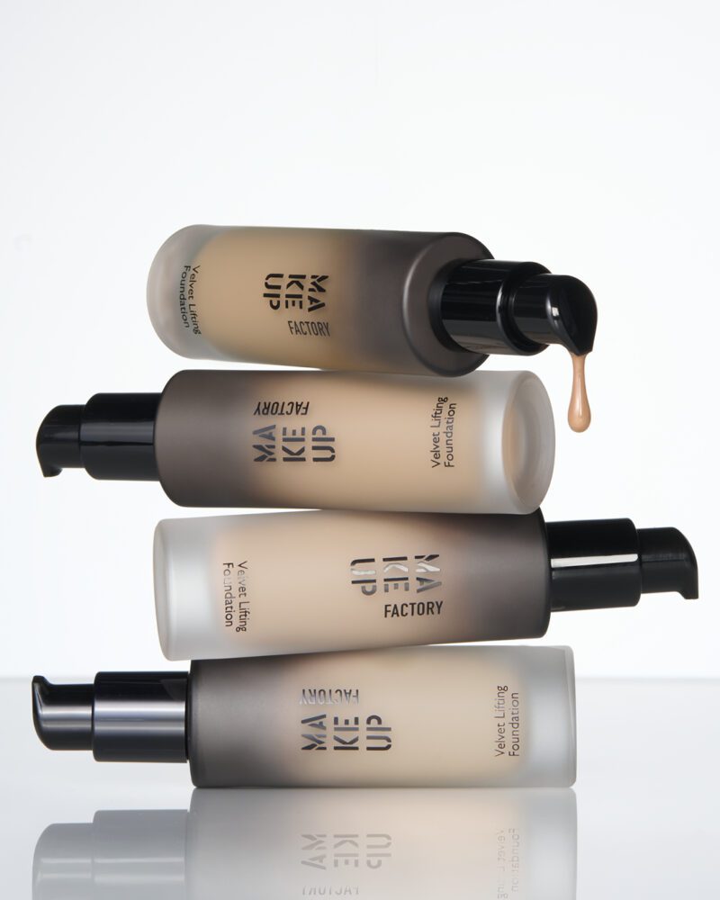 Make Up Factory Velvet Lifting Foundation thumbnail 3